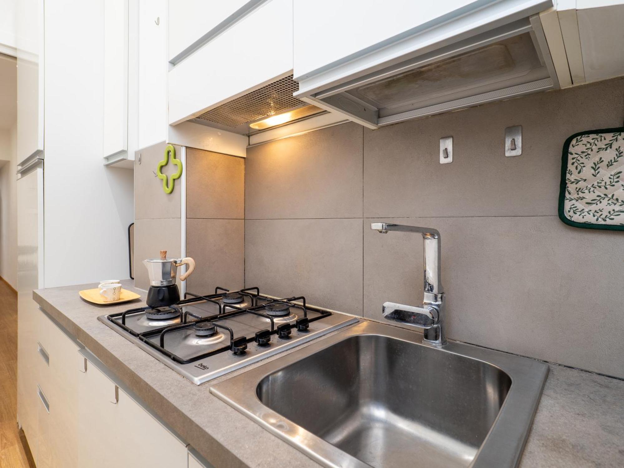 Milano 5 Guests - Modern Apt With Balcony Exterior photo