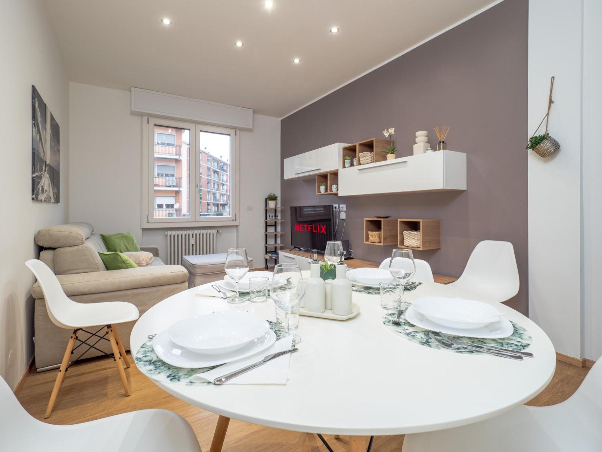 Milano 5 Guests - Modern Apt With Balcony Exterior photo