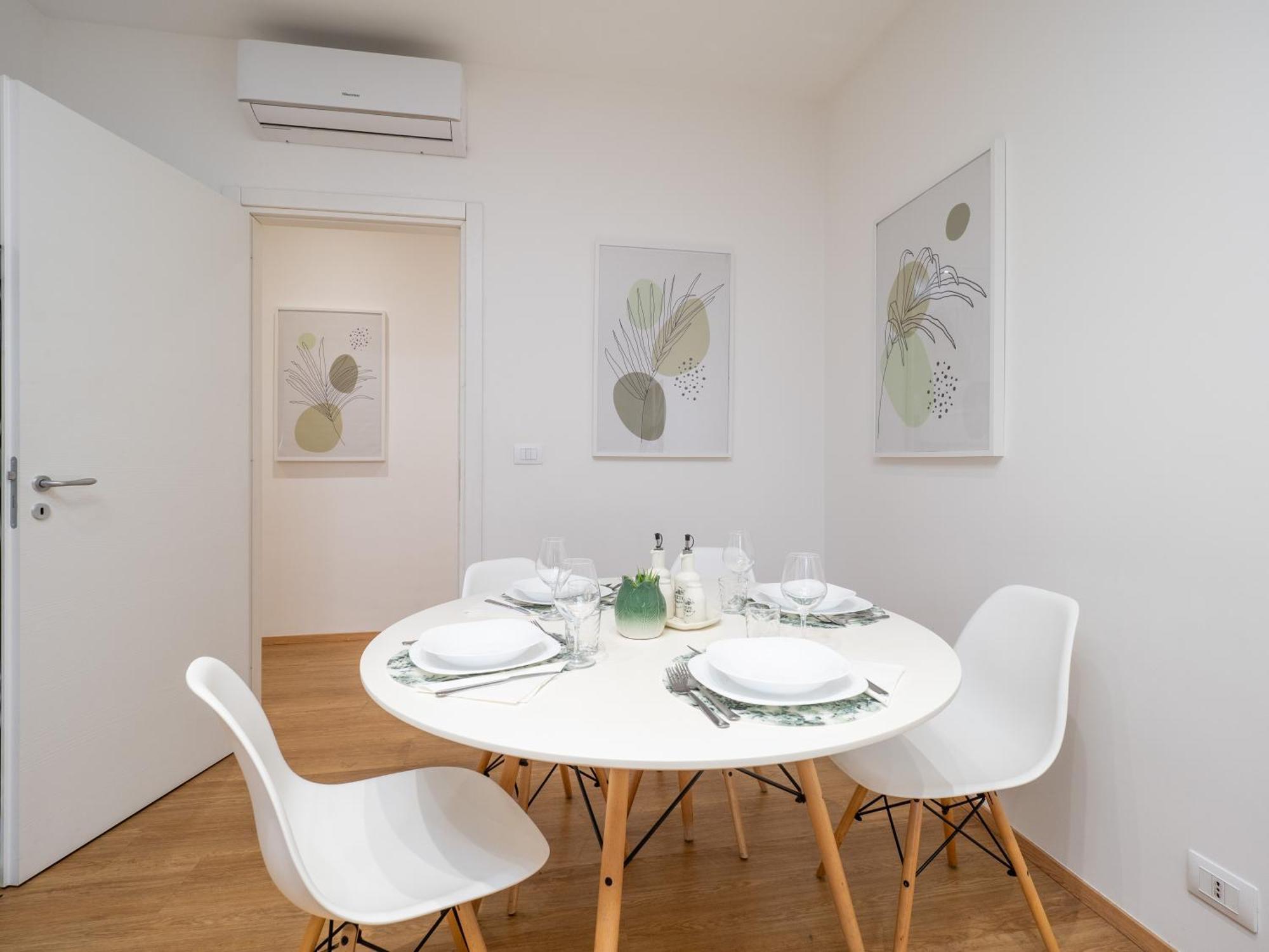 Milano 5 Guests - Modern Apt With Balcony Exterior photo